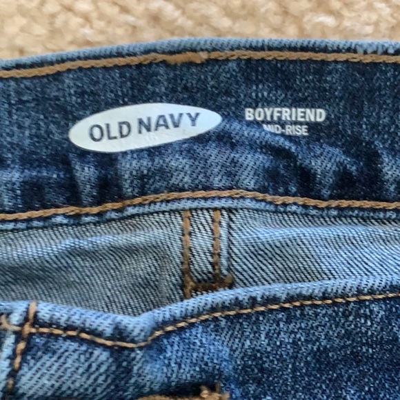 Old Navy Womenns Boyfriend Mid-Rise Ripped Denim Jeans Size 8 - Picture 2 of 4